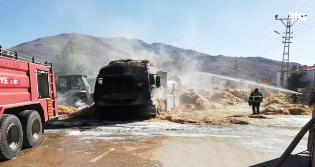 Kahramanmaraş’ta Saman Taşıyan Tır Alev Aldı