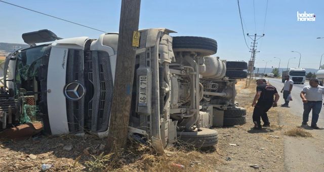 Kahramanmaraş’ta Kum Yüklü Kamyon Devrildi: Sürücü Yaralandı