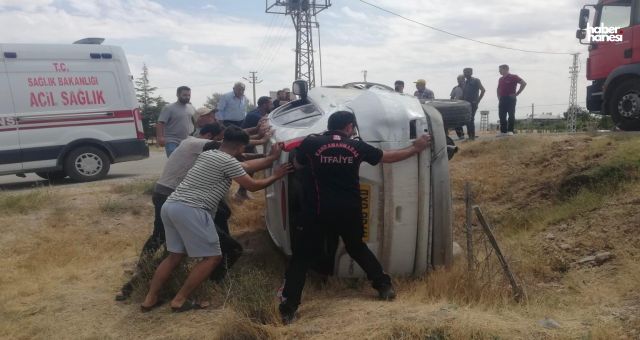 Kahramanmaraş'ta Saman Yüklü Kamyona Çarpan Cip Devrildi!