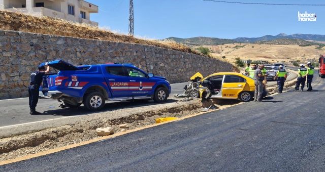 Kahramanmaraş’ta Trafik Kazası: Taksi Jandarma Aracına Çarptı