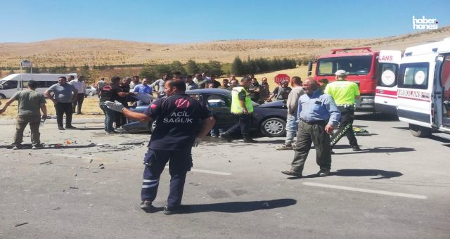 Kahramanmaraş Afşin’de Üç Otomobil Çarpıştı: Can Kaybı Var
