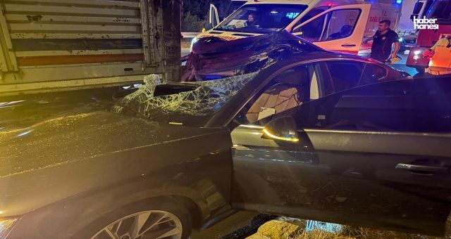 Kahramanmaraş-Gaziantep Yolunda Otomobil Tıra Çarptı