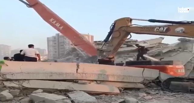 Kahramanmaraş’ta Ağır Hasarlı Binanın Yıkımında Bir Kişi Öldü
