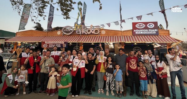 Kahramanmaraş’ta Görme Engelliler Fuarın Keyfini Gönüllü Gençlerle Çıkardı