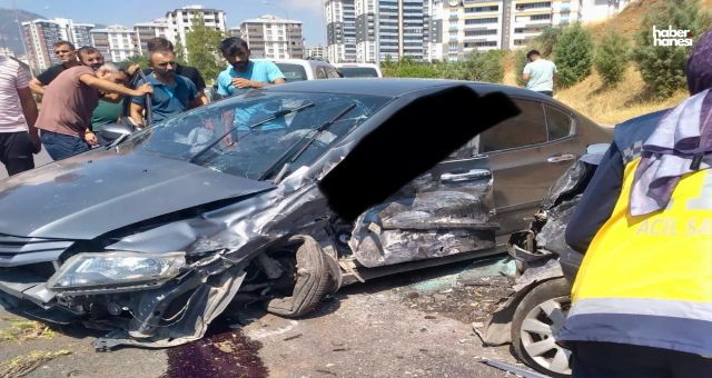 Kahramanmaraş’ta Kavşakta Korkutan Kaza: 2 Kişi Yaralandı
