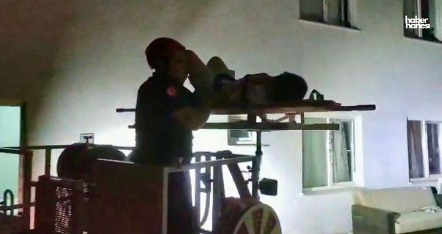 Kahramanmaraş'ta Küçük Çocuk, Balkondan İşyerinin Çatısına Düştü