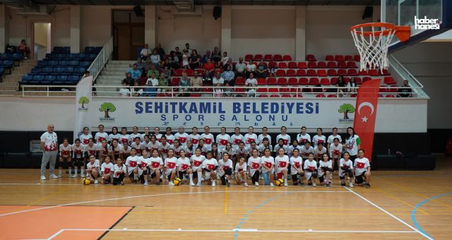 Şehitkamil Belediyesi Yaz Spor Okullarında 62 Voleybolcu Kulüplere Seçildi