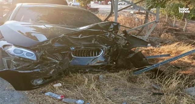 Kahramanmaraş’ta Lüks Otomobil Hurdaya Döndü, Sürücü Yaralandı