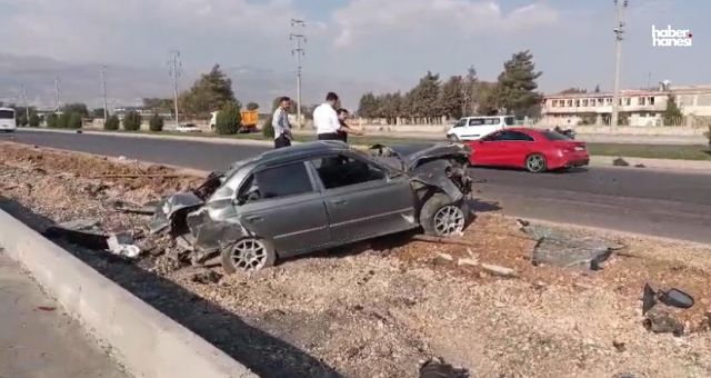Kahramanmaraş’ta Otomobil Refüje Çarptı, Sürücü Hastaneye Kaldırıldı!