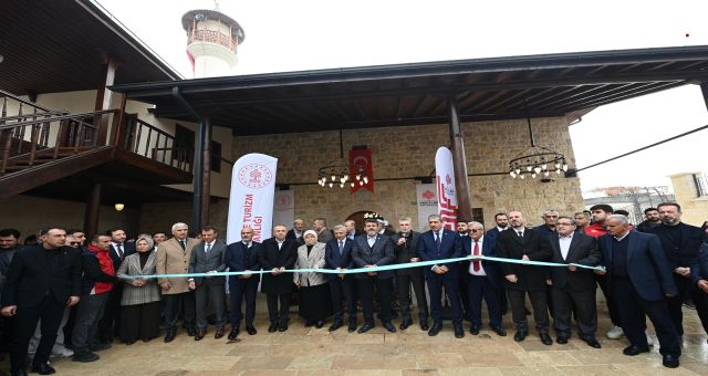 Depremde Ağır Hasar Alan Duraklı Camii, Yeniden İbadete Açıldı