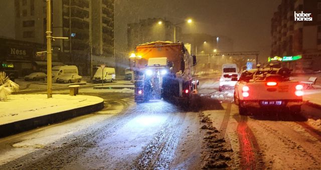 Kahramanmaraş’ta Karla Mücadele Başladı: Büyükşehir Sahada