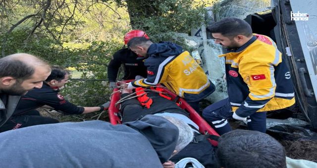Kahramanmaraş’ta Şarampole Yuvarlanan Kamyondan Sürücü Sağ Çıkarıldı
