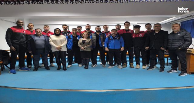 Onikişubat Belediyespor’un voleybolcuları, Kahramanmaraşlı gençlere ilham oluyor