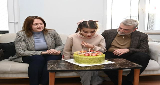 Başkan Fırat Görgel’den Görme Engelli Emine’ye Doğum Günü Sürprizi