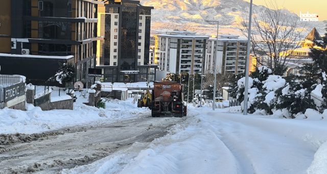 Kahramanmaraş Büyükşehir, Buzlanmanın Önüne Geçmek İçin Durmaksızın Sahada