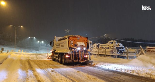 Kahramanmaraş Büyükşehir, Kar Mesaisini Gece Saatlerinde de Kesintisiz Sürdürüyor