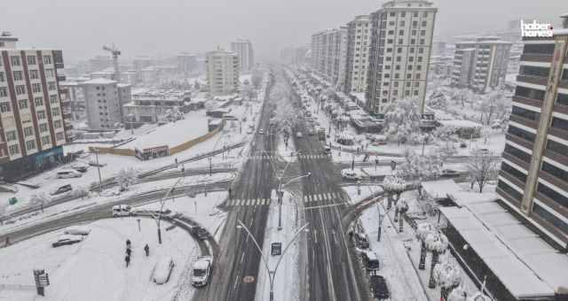 Kahramanmaraş Büyükşehir Yolları Ulaşıma Açık Tutmak İçin Durmaksızın Görev Başında