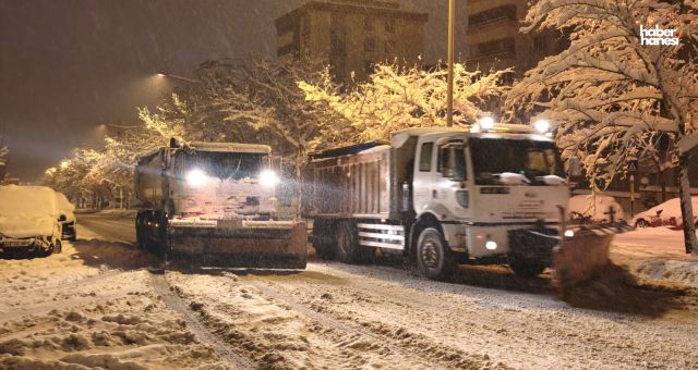 Kahramanmaraş Büyükşehir’den Gece Boyunca Kar Mesaisi