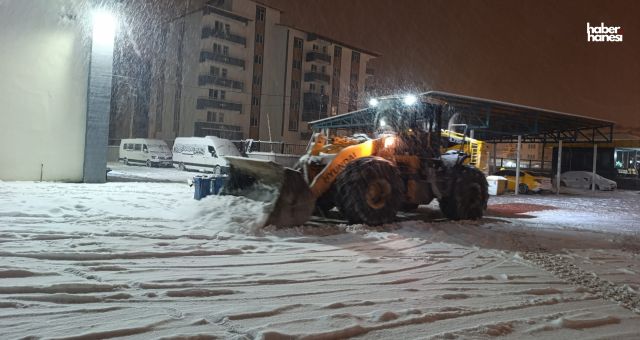 Kahramanmaraş Büyükşehir’den Karla Mücadelede Gece Mesaisi