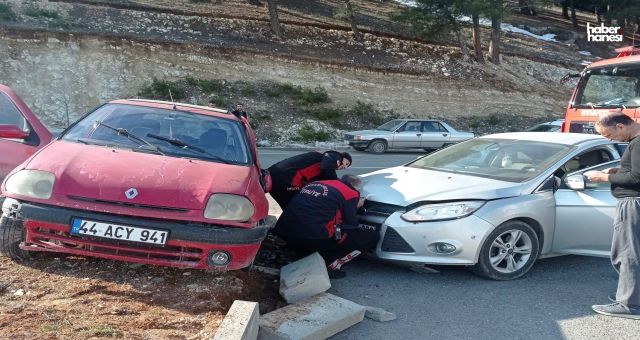 Kahramanmaraş’ta Araçlarda Sıkışan Yaralılar Kurtarıldı
