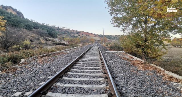 Kahramanmaraş'ta Depremde Eğrilen Raylar Yenilendi, Seferler Başladı