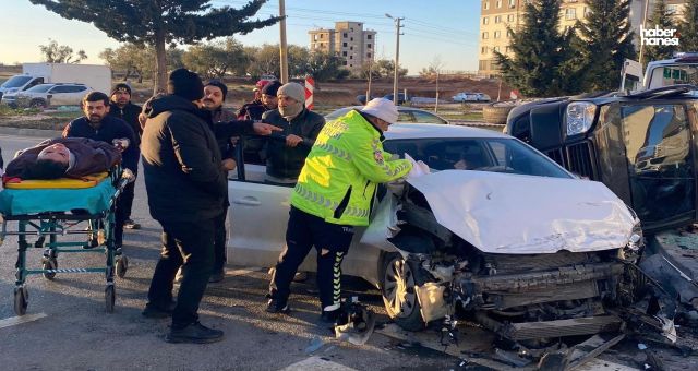 Kahramanmaraş’ta İki Araç Çarpıştı: 3 Kişi Hastaneye Kaldırıldı
