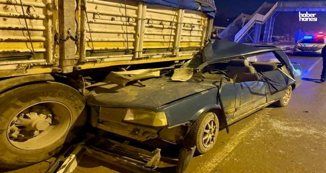 Kahramanmaraş'ta Otomobil Park Halindeki Tıra Saplandı!