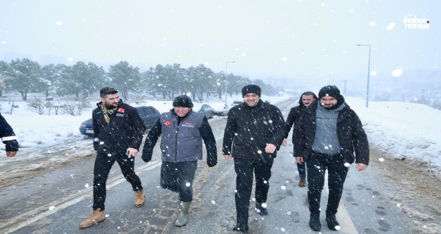 Onikişubat’ta kar mesaisi: Tüm ekipler sahada, çalışmalar aralıksız sürüyor