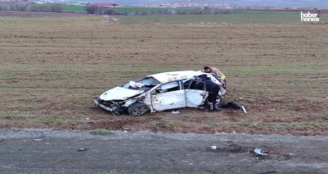 Kahramanmaraş Afşin’de otomobil takla attı: 2 yaralı