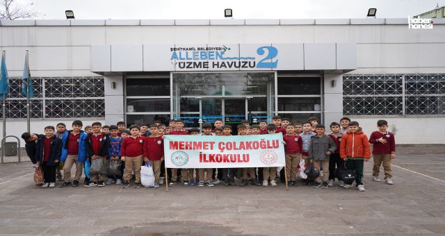 Şehitkamil’de Spor Seferberliği: Çocuklar Yüzmeyle Tanışıyor