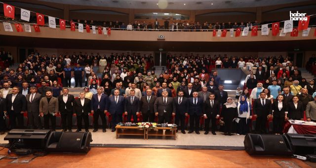 Dulkadiroğlu’nda Gençler Düşünceleriyle Sahneye Çıktı