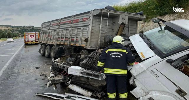 Kahramanmaraş-Gaziantep Yolunda Tır Kazası: Sürücü Araçta Sıkıştı