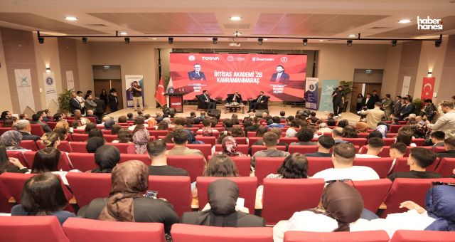 KİÜ’de “İhtisas Akademi ’26” Programına Yoğun İlgi: Mahir Ünal Gençlerle Buluştu