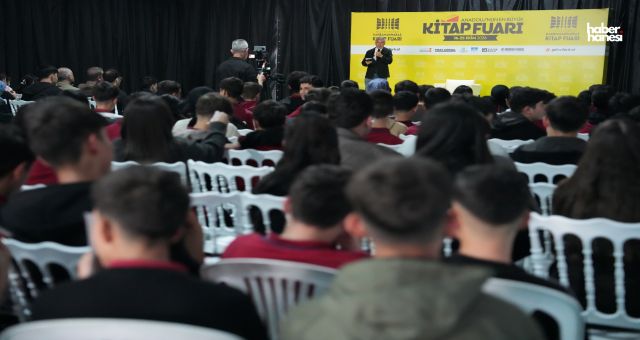 Usta Gazeteci Hakan Çelik, Kitap Fuarı’nda Gençlere Seslendi