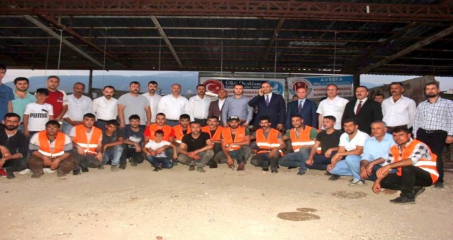 ÜLKÜ OCAKLARI’NDAN YÜZLERCE AİLEYE KURBAN YARDIMI