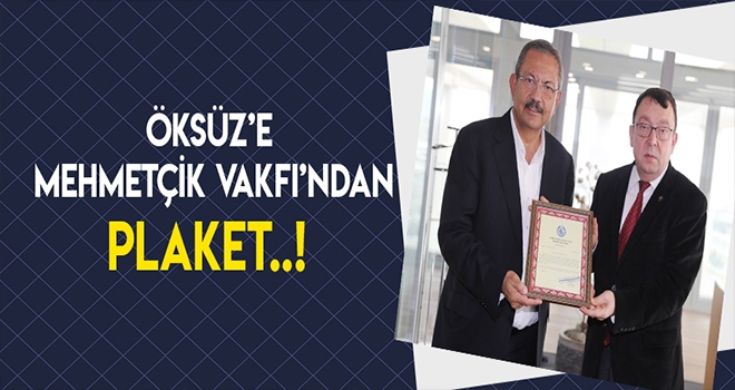 MEHMETÇİK VAKFI’NDAN M. HANEFİ ÖKSÜZ’E PLAKET