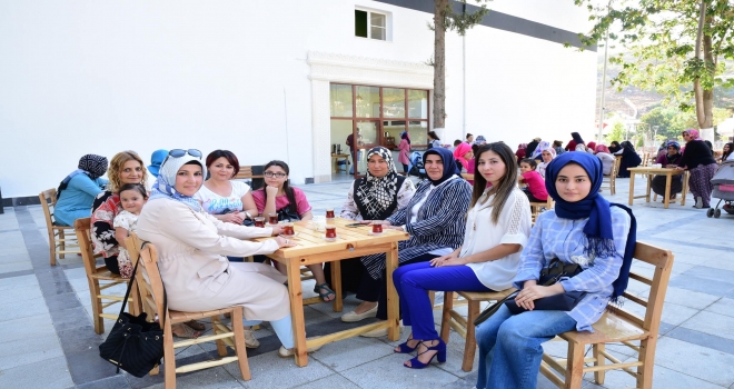 TÜRKOĞLU MİLLET KIRAATHANESİ HERGÜN YÜZLERCE MİSAFİR AĞIRLIYOR