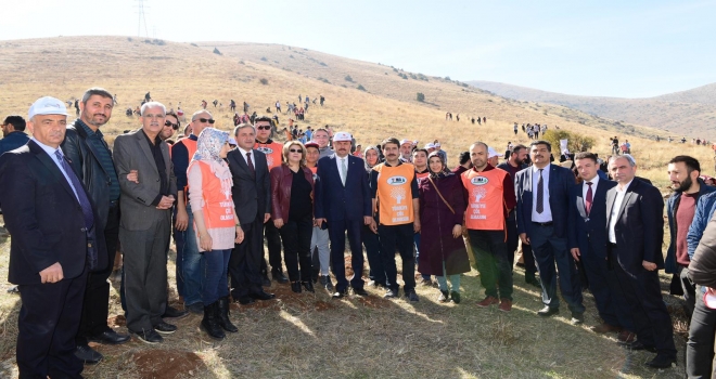 BAŞKAN ERKOÇ “SİZİN DE BİR DİKİLİ AĞACINIZ OLSUN”