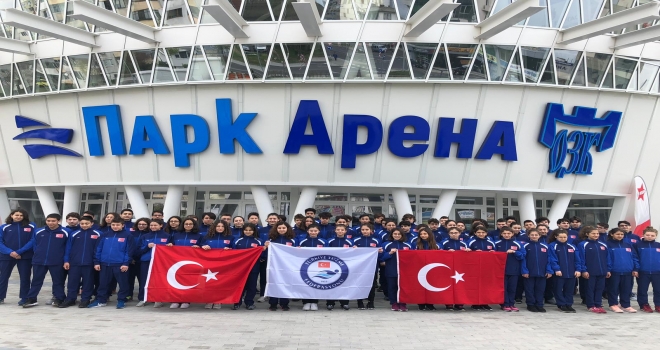 SANKO OKULLARI MİLLİ YÜZÜCÜSÜ BERİL ÖZTÜRK, ÜLKEMİZE 2 ALTIN, 3 GÜMÜZ ve 1 BRONZ MADALYA KAZANDIRDI