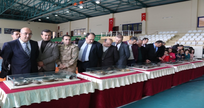 1915 ÇANAKKALE SAVAŞ MALZEMELERİ GEZİCİ MÜZESİ PAZARCIK’TA VATANDAŞ VE ÖĞRENCİLERLE BULUŞTU