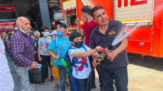 Kırmızı Baretliler Miniklerin Kahramanı Oldu