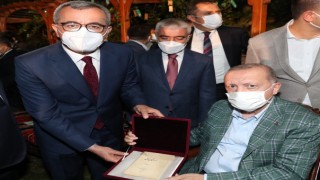 Cumhurbaşkanı Erdoğan’dan Yedi Güzel Adam’a Anlamlı Hediye