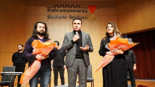 Gökçeli ve Güçlü Söyledi, Müzikseverler Eşlik Etti