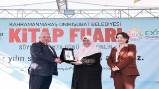 EXPO 2023 Kitap Fuarı’na katılan Rabia Birsen Göğercin, depremzedelere umut aşıladı