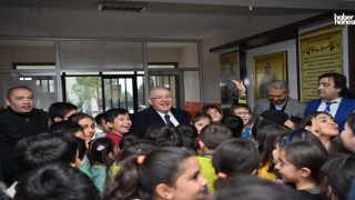 Başkan Hanefi Mahçiçek, öğrencilerin sınav heyecanına ortak oldu