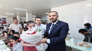 Onikişubat Belediye Başkanı Toptaş’tan Görme Engelli Öğrencilere Karne Hediyesi