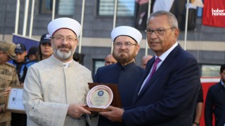 Kipaş Holding Yönetim Kurulu Başkanı M. Hanefi Öksüz'e Teşekkür Plaketi