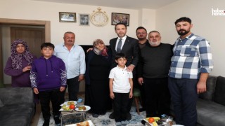 Enerji Bakanı Bayraktar, Afşin'de Deprem Mağdurlarını Ziyaret Etti