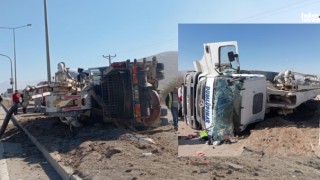 Kahramanmaraş Elbistan'da Kaza! Beton Döküm Makinesi Devrildi, Sürücü Yaralandı