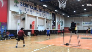 Şehitkamil'de Badminton Şöleni: 20 Okuldan 150 Sporcu Yarışı